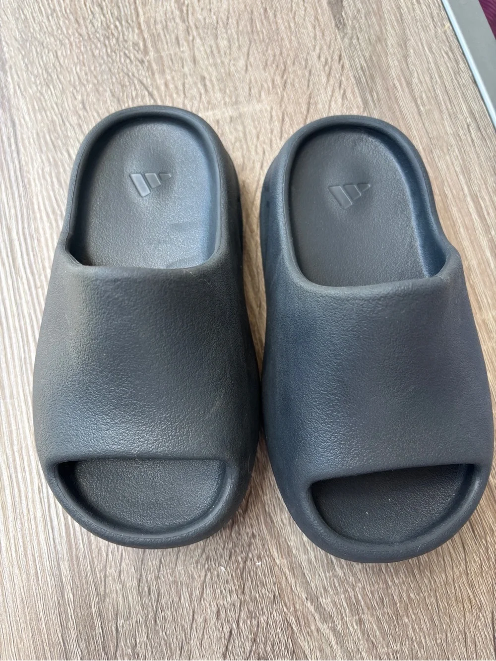 Adidas Yeezy slides onyx black slip on